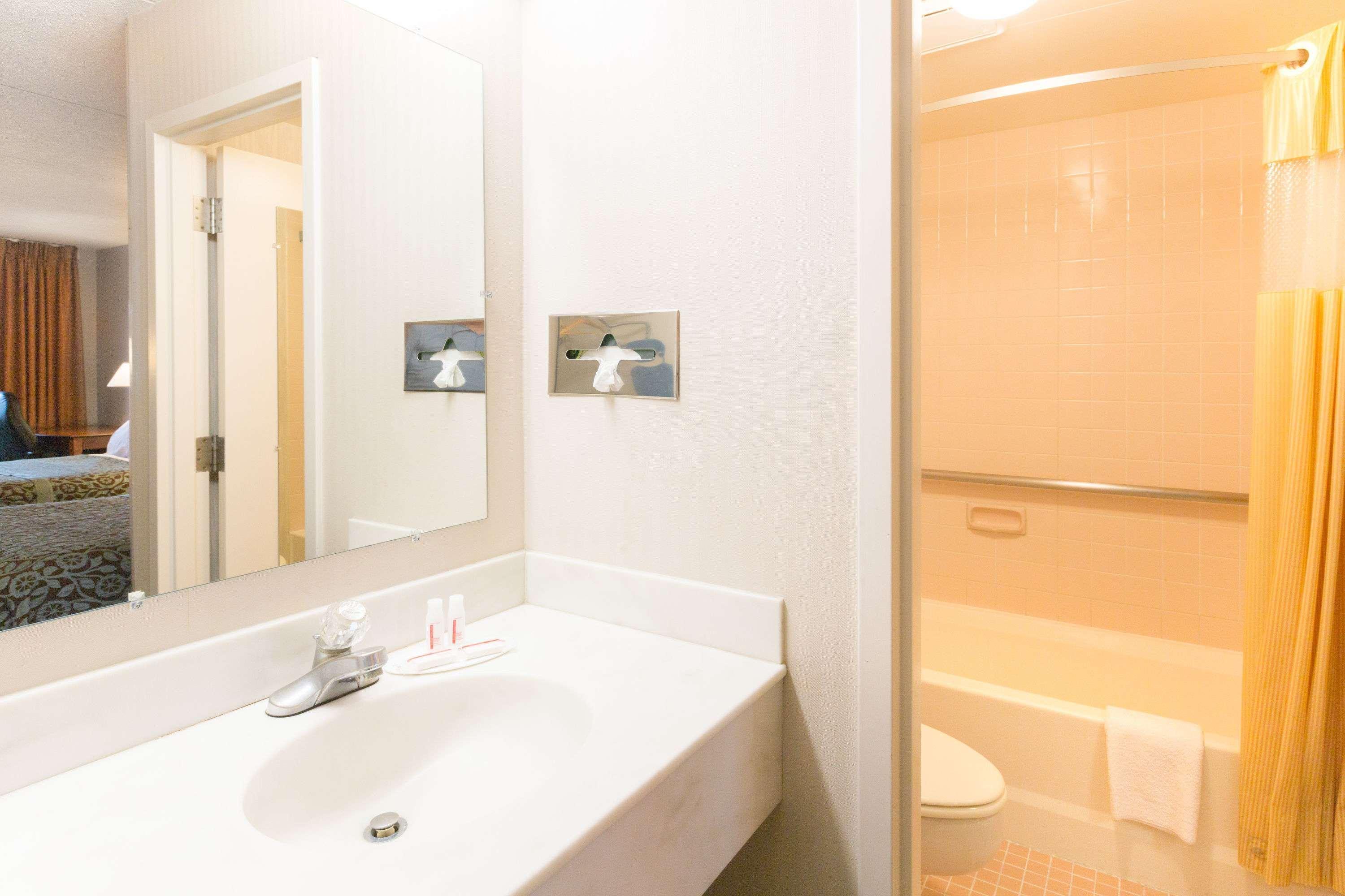 Days Inn By Wyndham Richmond Exteriér fotografie