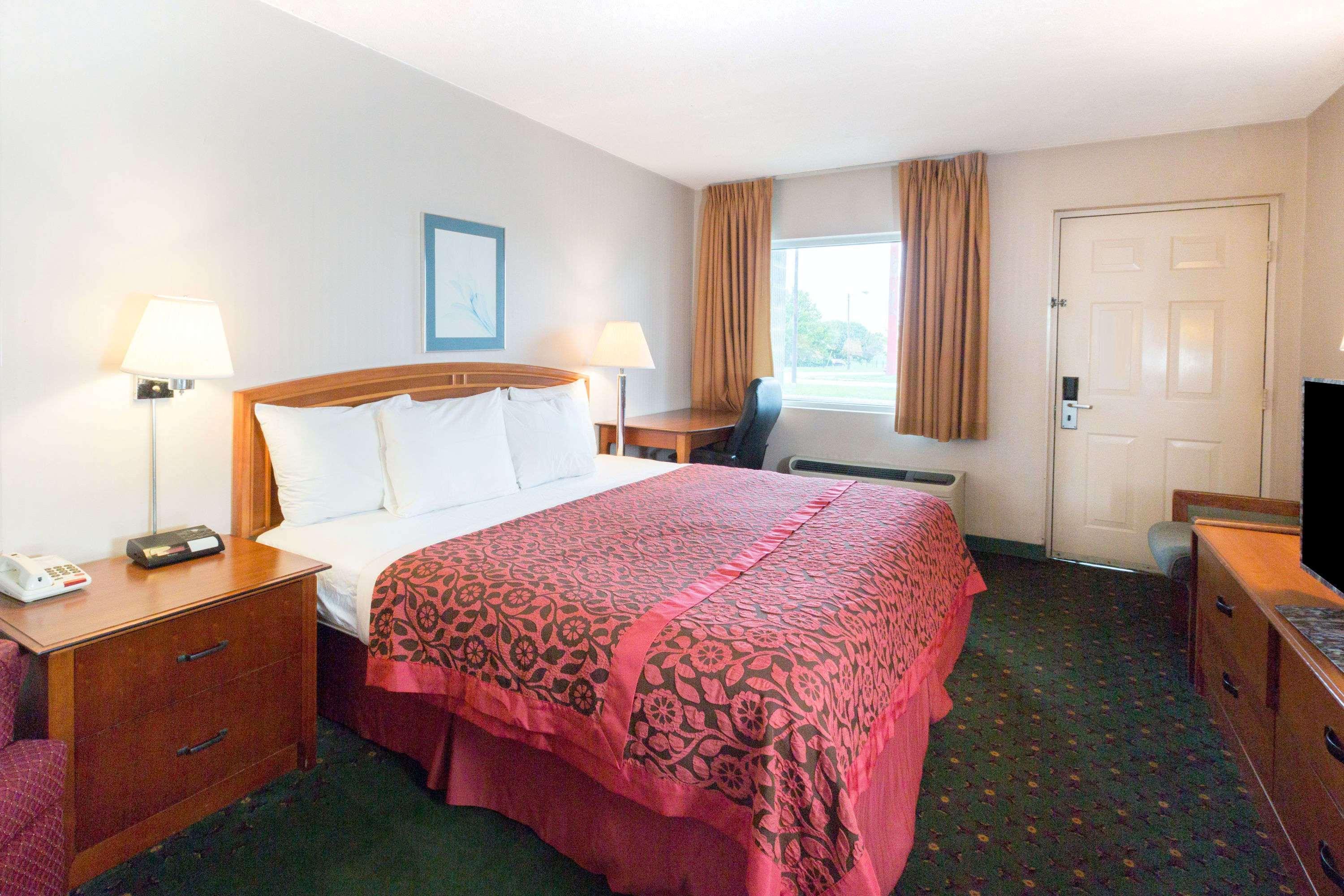Days Inn By Wyndham Richmond Exteriér fotografie